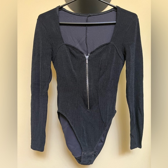 Black top - Picture 2 of 2